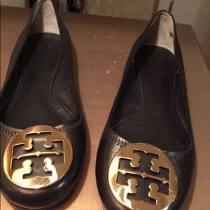 Tory Burch/Black Soft Leather/Gold Logo Flat
